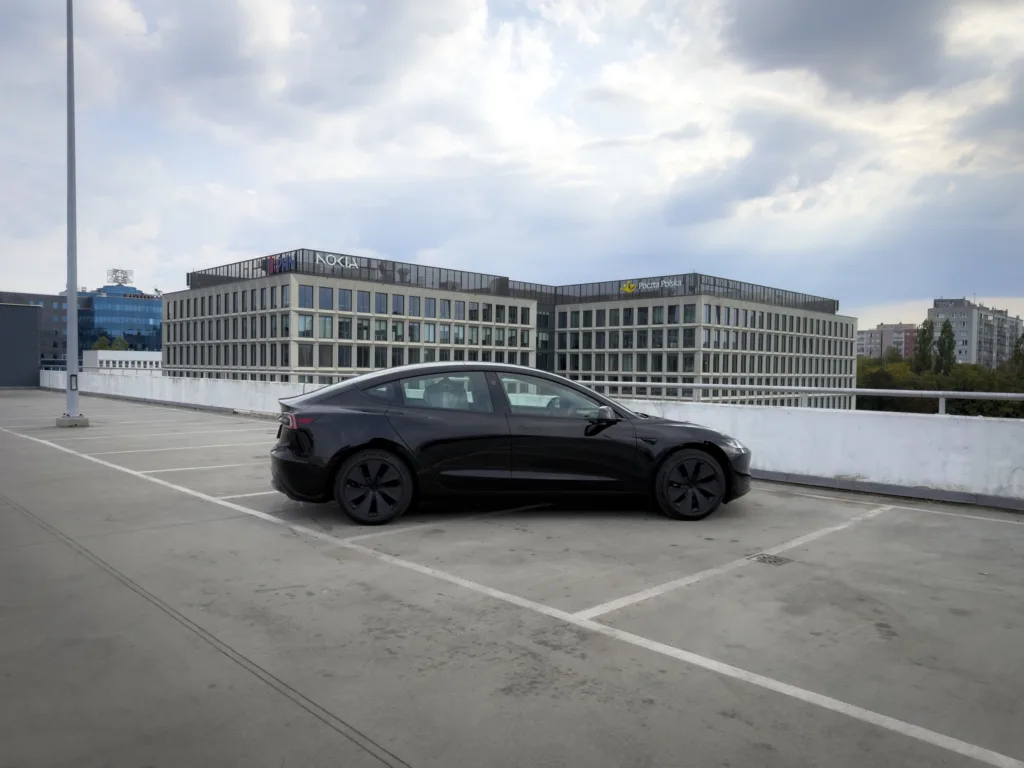 Tesla ma już dobrego elektryka. Teraz czas na autonomię FSD w Europie - Tesla 3RWD 6
