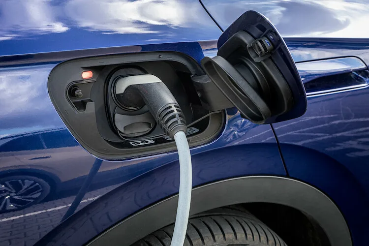 KE chce do 2040 roku podwoić udział prądu w gospodarce. „Elektryki” mają przyspieszyć - VW ID.4 025