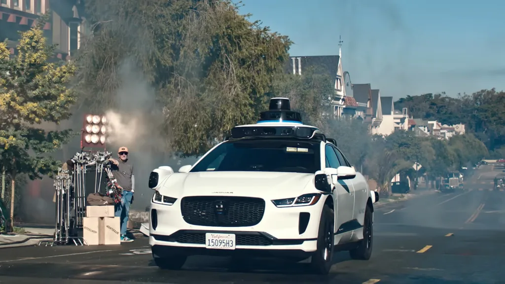 Robotaxi kontra człowiek: Waymo wygrywa o 68% na każdej mili! Robotaxi kontra człowiek: Waymo wygrywa o 68% na każdej mili! - Waymo 44