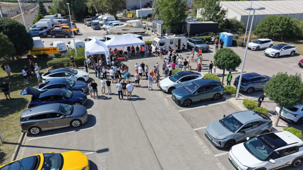 Węgrzy rozładowali 45 elektryków do zatrzymania. Niektóre jechały dziesiątki kilometrów po wskazaniu 0% - Wegrzy test elmob 3
