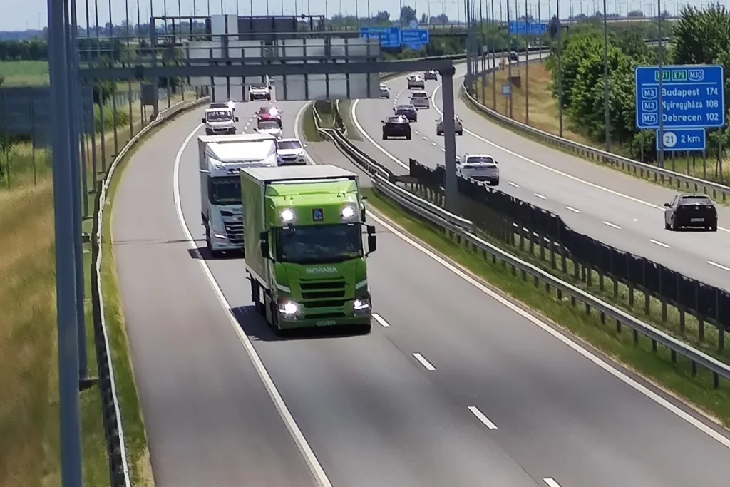 Węgrzy rozładowali 45 elektryków do zatrzymania. Niektóre jechały dziesiątki kilometrów po wskazaniu 0% - Wegrzy test elmob 4