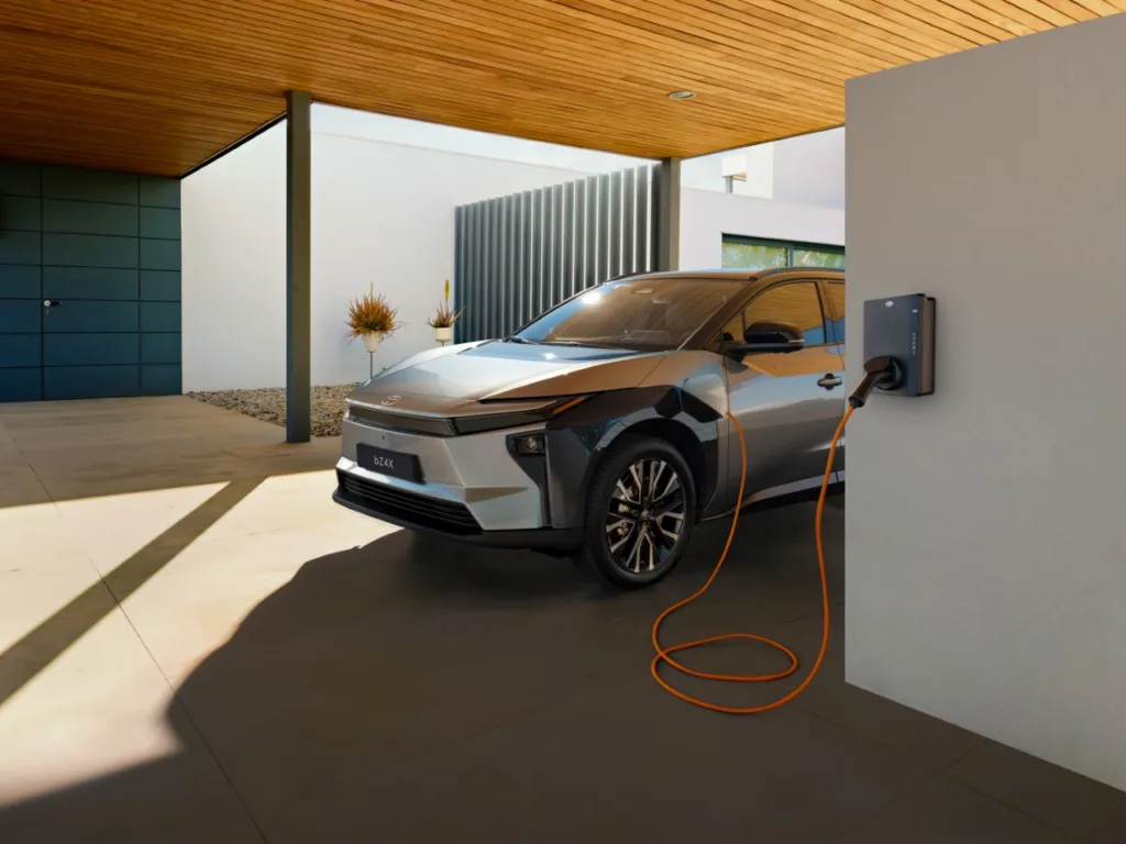 Toyota i utrata mocy w elektrykach. 21 tysięcy aut do korekty oprogramowania Toyota i utrata mocy w elektrykach. 21 tysięcy aut do korekty oprogramowania - bZ4X 2025 BZ3003a 251