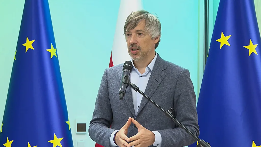 Kapitałowy impuls dla „elektrycznych” autostrad. Polska za 1,26 mld zł buduje fundamenty pod eHDV Kapitałowy impuls dla „elektrycznych” autostrad. Polska za 1,26 mld zł buduje fundamenty pod eHDV - eHDV dofinansowanie Fundusz 2