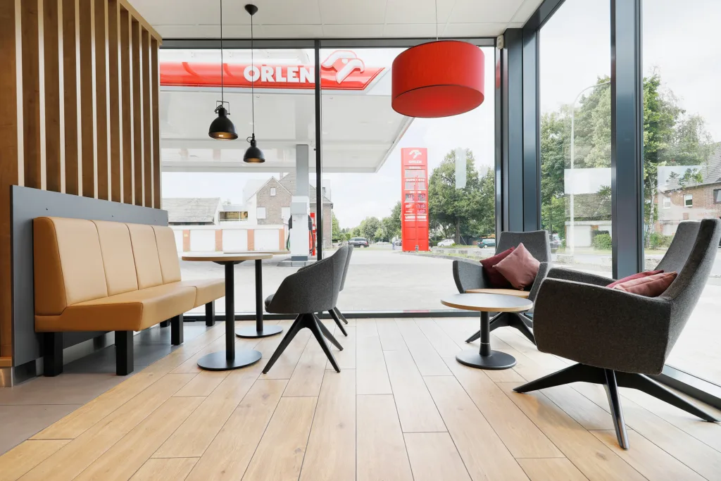ORLEN uruchomił pierwszy hub w Niemczech. Moc 400 kW i 16 punktów ładowania! ORLEN uruchomił pierwszy hub w Niemczech. Moc 400 kW i 16 punktów ładowania! - obraz