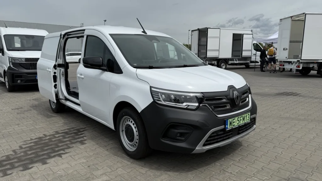 Analiza T&E: Europa walczy o przyszłość LCV. Polska opanowała 17% produkcji vanów w Unii - renault elektryczne uzytkowe 20