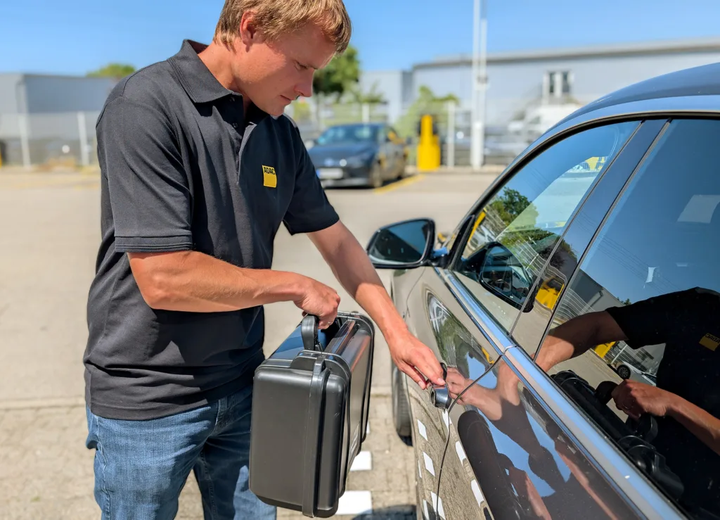 Dekada testów i wciąż brak postępu. ADAC ostrzega przed słabymi zabezpieczeniami Keyless Dekada testów i wciąż brak postępu. ADAC ostrzega przed słabymi zabezpieczeniami Keyless - ADAC test bezlkuczykowy 1
