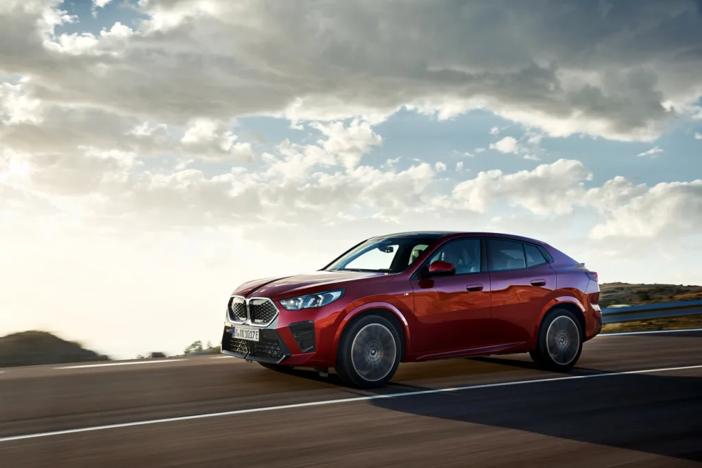 Dwa miliony „elektryków” na drogach. BMW przekonało kierowców do elektromobilności - BMW 4