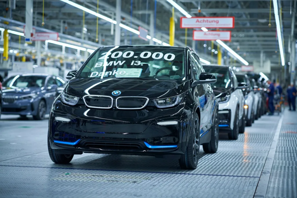 Dwa miliony „elektryków” na drogach. BMW przekonało kierowców do elektromobilności - BMW 5
