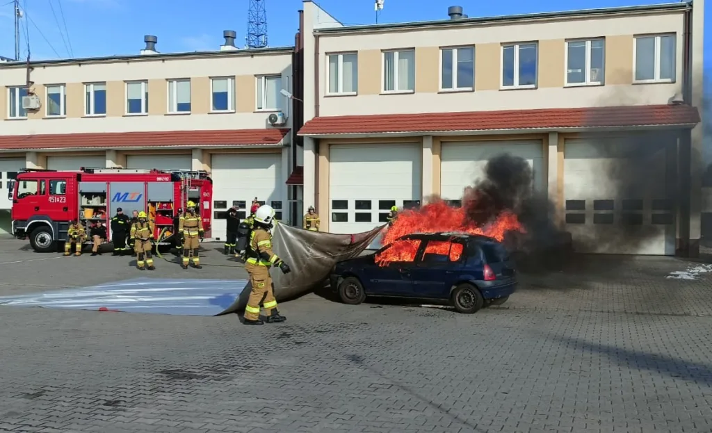 EV płoną rzadziej niż auta spalinowe. Statystyki z Polski i świata nie pozostawiają wątpliwości EV płoną rzadziej niż auta spalinowe. Statystyki z Polski i świata nie pozostawiają wątpliwości - EV plona rzadziej 5