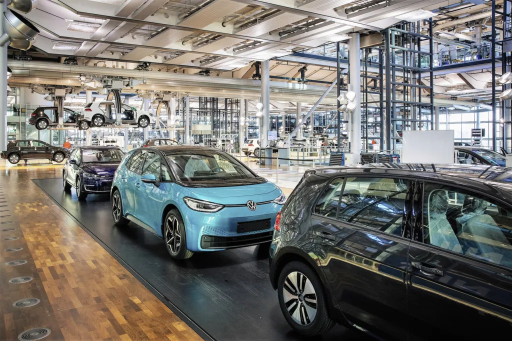 Motoryzacja miała być w pełni elektryczna. Branża nie wierzy w rok 2040 - Elektryczna przyszlosc AMS ABB 11 1
