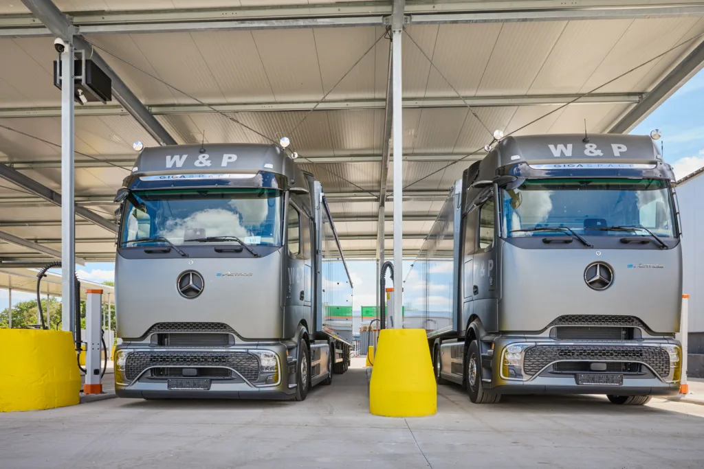 Elektryczne ciężarówki rosną w Europie, jak na drożdżach. Infrastruktura ładowania nadal "kuleje" - Elektryczne ciezarowki Daimler Truck 1