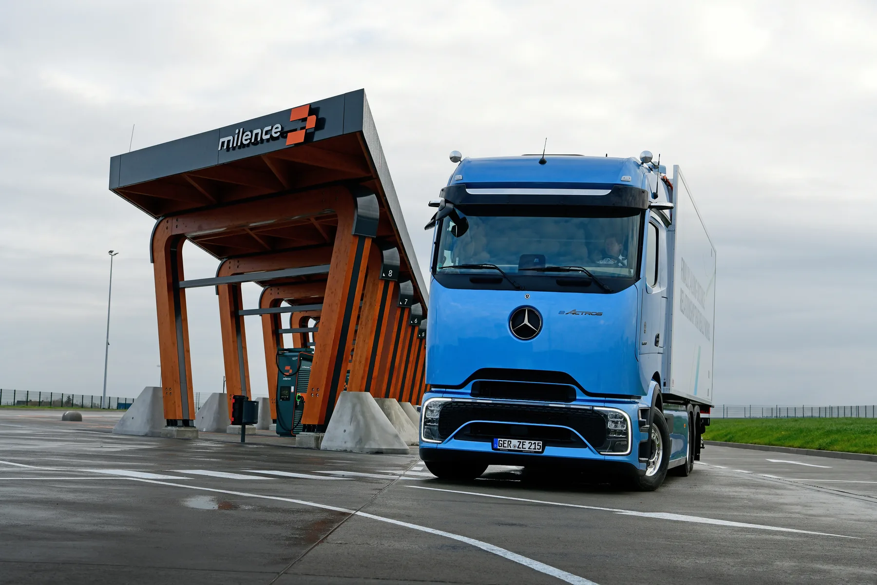 Logistik Schmitt will eActros 600 regelmäßig bei Milence am Hermsdorfer Kreuz ladenLogistik Schmitt plans to charge eActros 600 regularly at Milence at Hermsdorfer Kreuz