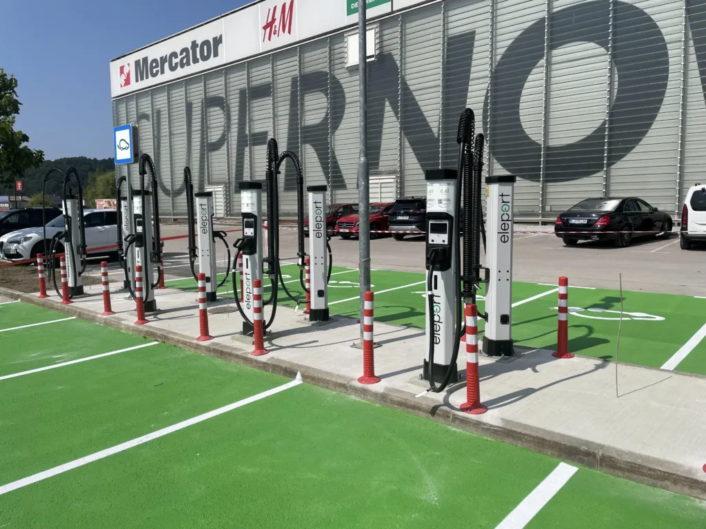 W Manufakturze ruszył nowy hub Eleport. Osiem punktów DC i do 400 kW - Eleport Supernova finansowanie ebi 1