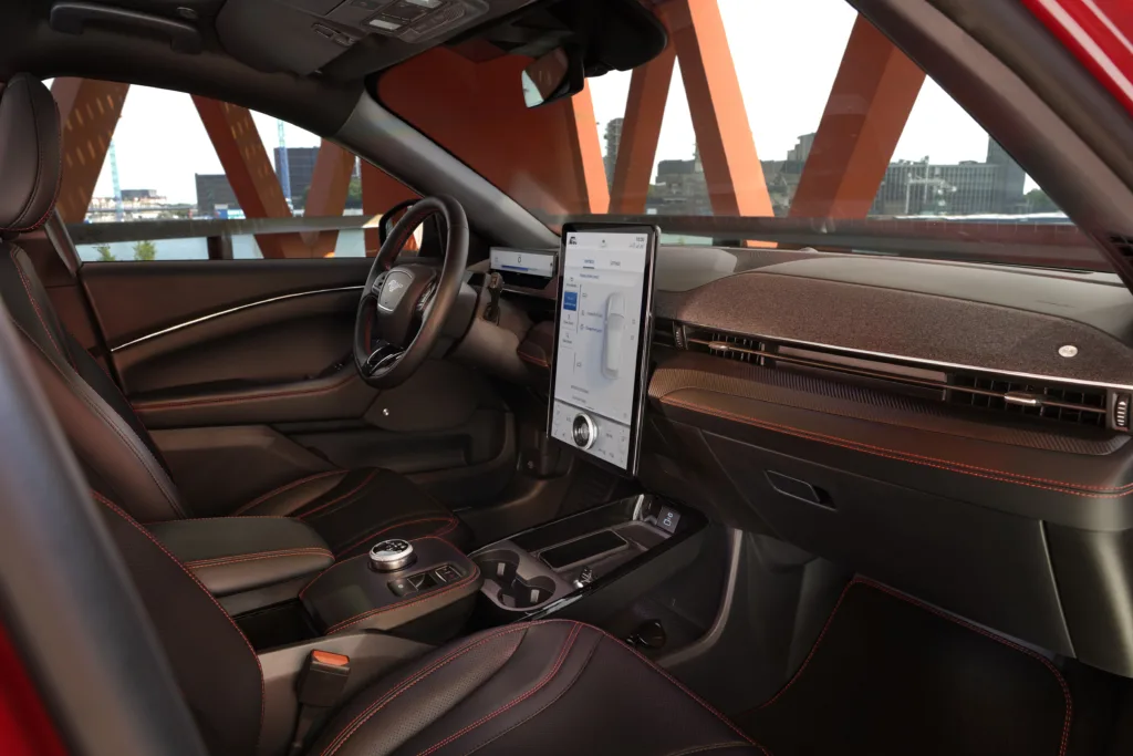 Używany Ford Mustang Mach-E. Którą wersję wybrać i czego się obawiać? - Ford Mustang Mach E 2