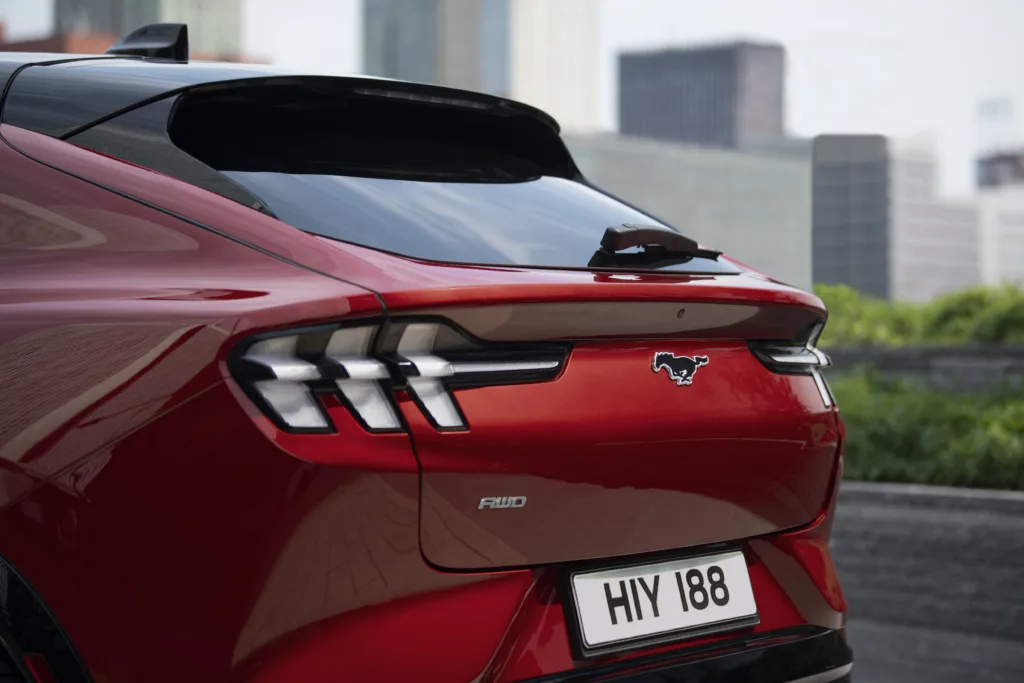 Używany Ford Mustang Mach-E. Którą wersję wybrać i czego się obawiać? - Ford Mustang Mach E 4