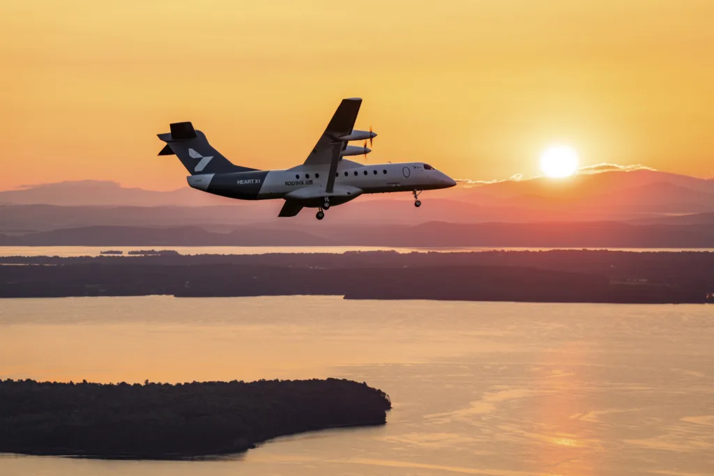 Największy elektryczny samolot świata wzbił się w powietrze. Pięć dolarów za 27 minut lotu X1! - Heart Aerospace x1 samolot elektryczny 6