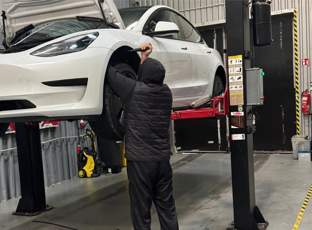 Tesla chce 30 tys. zł za odświeżoną baterię do 3 i Y. Jest znacznie tańsza od nowej, ale jest haczyk Tesla chce 30 tys. zł za odświeżoną baterię do 3 i Y. Jest znacznie tańsza od nowej, ale jest haczyk - IMG 3601