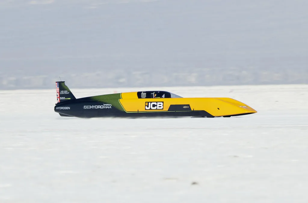 Chłodzony lodem JCB pojechał 654 km/h. Wodorowy rekord świata pobity z ogromnym zapasem - JCB Hydromax ustanowil nowy rekord