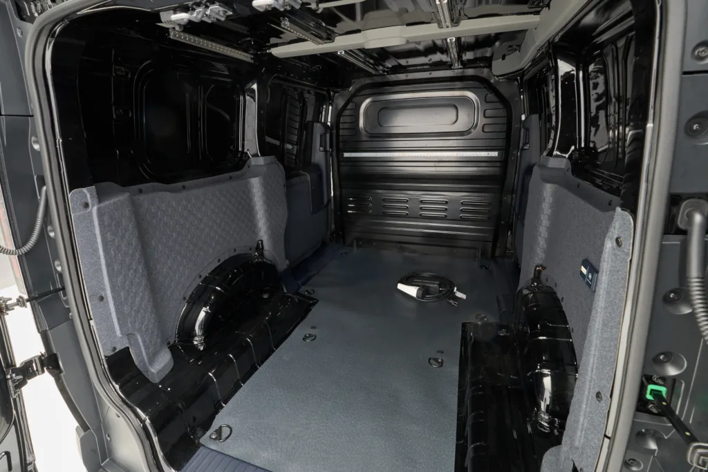 Kia PV5 została liderem elektrycznych vanów na Starym Kontynencie. W Polsce jest już numerem 2 - Kia PV5 Cargo 4