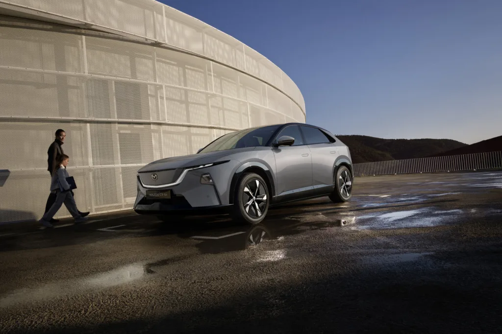Mazda rośnie w Europie o 12%. Także dzięki „elektrykom” - Mazda cx 6e 2