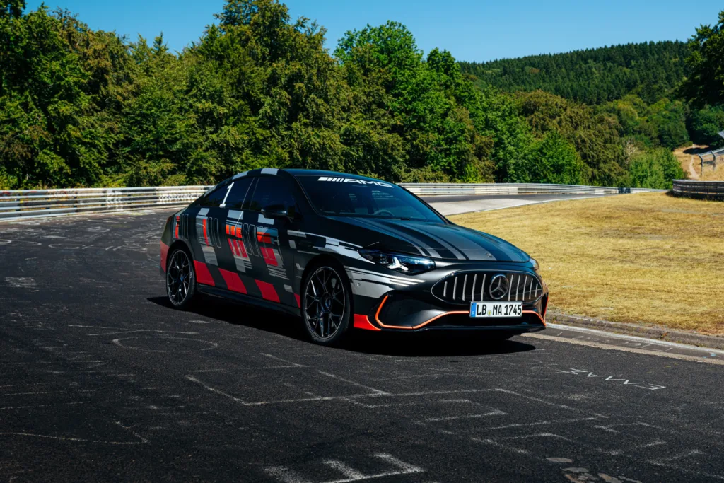 Elektryczny Mercedes-AMG CLA 45 pobił rekord Nordschleife: 7:32,070 min. - Mercedes AMG CLA 45 rekord Nurburgring 2