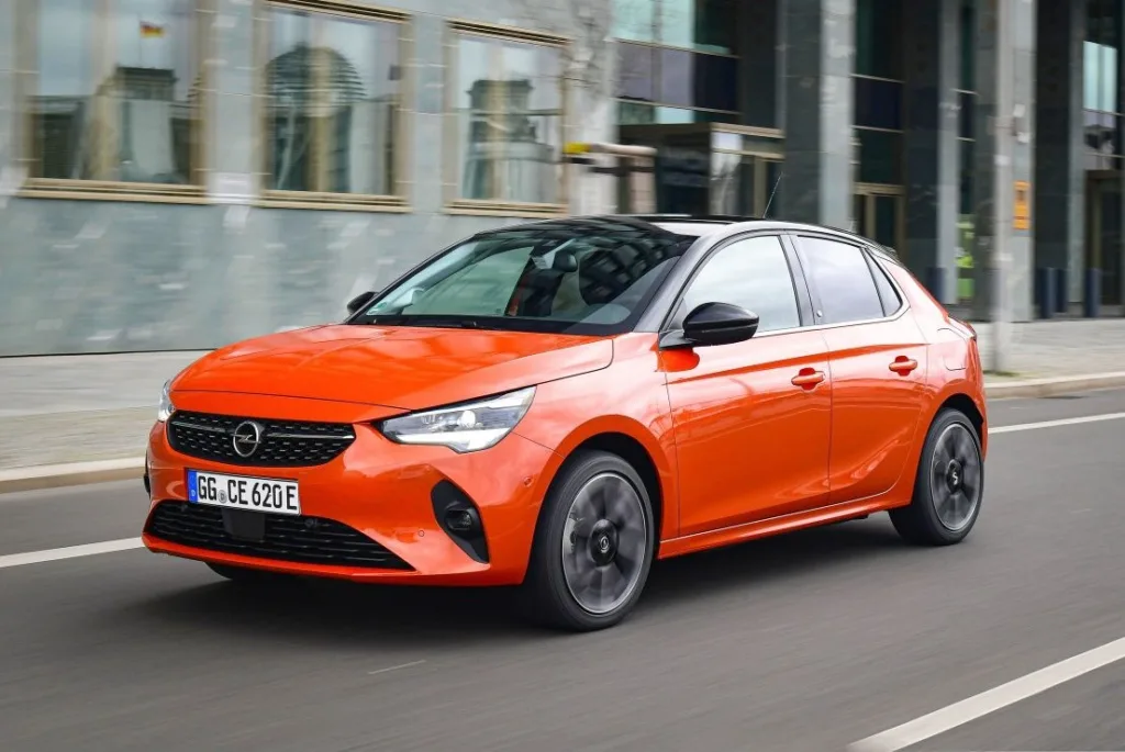Premiera nowej Corsy na prąd przełożona na 2028 rok. Model ma kosztować około 25 tys. euro - Opel e corsa 1