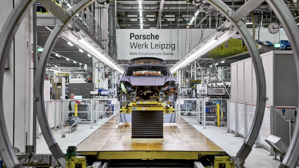 Porsche opuszcza pulę Volkswagena i łączy siły z Xpengiem. Chodzi o normy CO₂ - Porsche 11