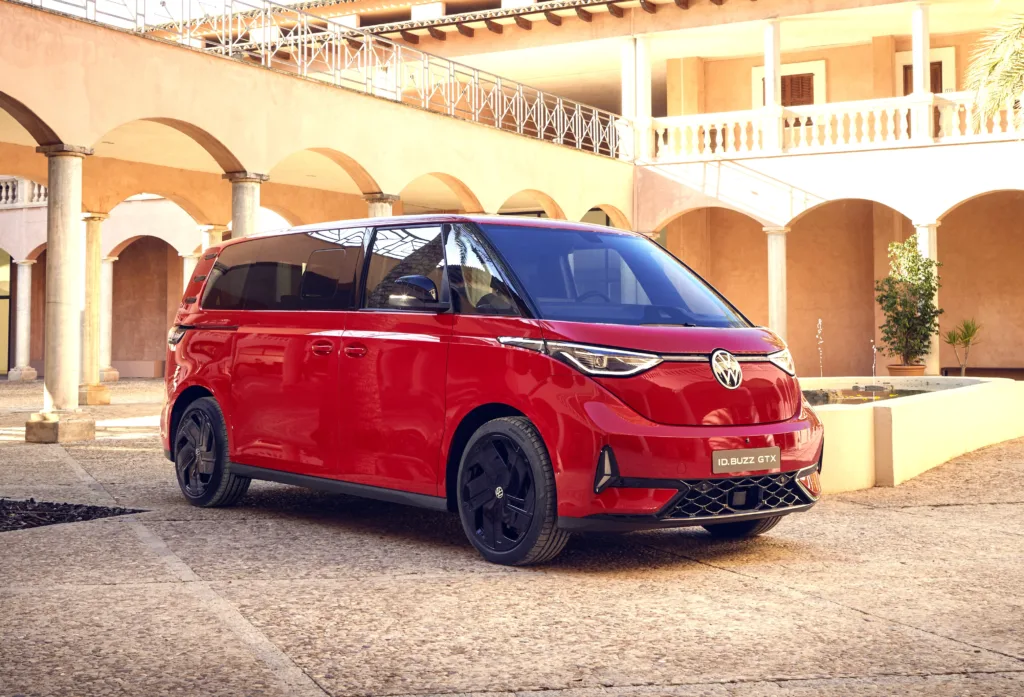 Volkswagen ID. Buzz Cargo: mniejsza o..1 kWh bateria, więcej zasięgu, mocy i niższa cena Volkswagen ID. Buzz Cargo: mniejsza o..1 kWh bateria, więcej zasięgu, mocy i niższa cena - Volkswagen ID. Buzz GTX 2