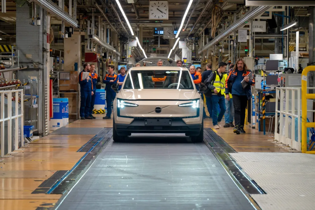 Volvo otwiera drzwi dla Geely. Nowy układ sił w europejskiej motoryzacji Volvo otwiera drzwi dla Geely. Nowy układ sił w europejskiej motoryzacji - Volvo Geely 12