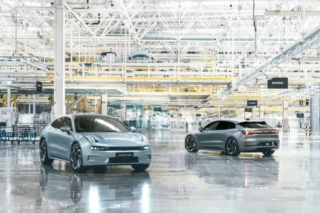 Volvo otwiera drzwi dla Geely. Nowy układ sił w europejskiej motoryzacji Volvo otwiera drzwi dla Geely. Nowy układ sił w europejskiej motoryzacji - ZEEKR 001 Factory Photos