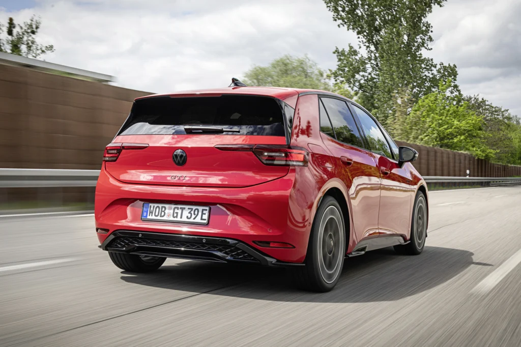 326 KM i napęd na tył. Takiego „sportowca” Volkswagen jeszcze nie miał! 326 KM i napęd na tył. Takiego „sportowca” Volkswagen jeszcze nie miał! - DB2026AU00614 medium