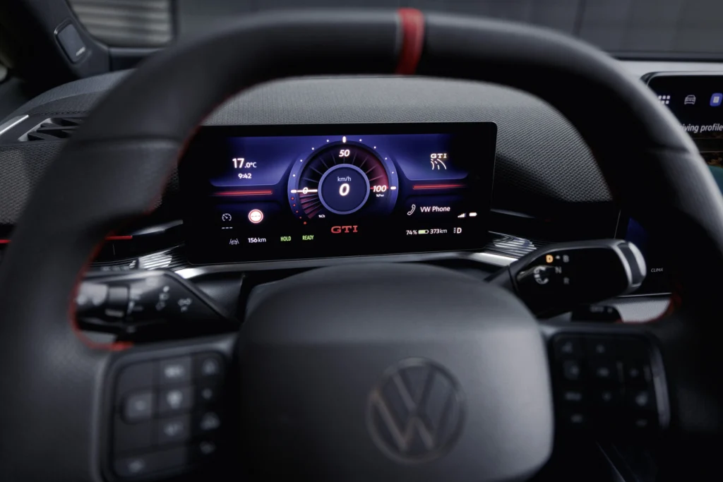 326 KM i napęd na tył. Takiego „sportowca” Volkswagen jeszcze nie miał! 326 KM i napęd na tył. Takiego „sportowca” Volkswagen jeszcze nie miał! - DB2026AU00808 medium