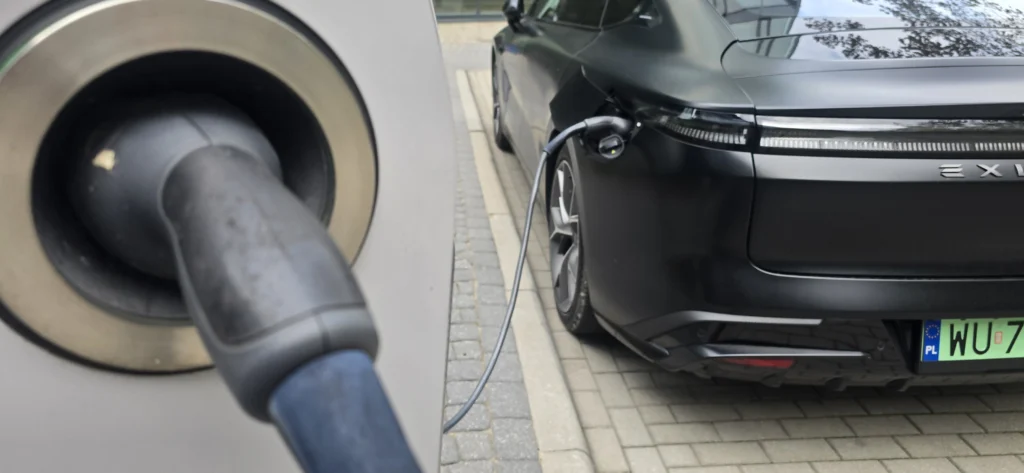 Europa przyspiesza. 30% elektromobilnych rejestracji w sierpniu. Polska w tyle - Europa przyspiesza 2