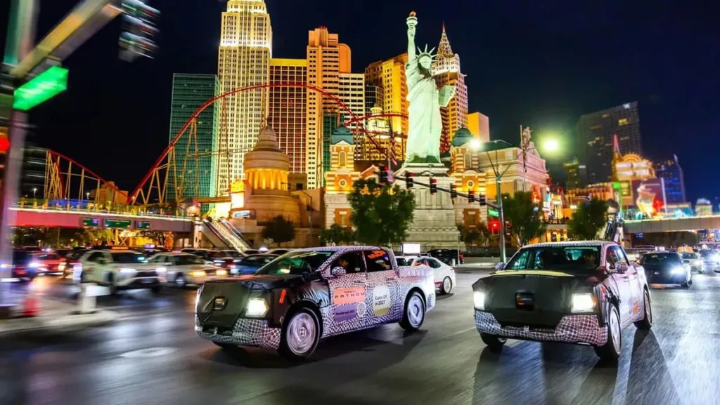 Zamaskowany Fathom jeździ po Las Vegas. Elektryczny pickup za mniej niż 30 tys. USD Zamaskowany Fathom jeździ po Las Vegas. Elektryczny pickup za mniej niż 30 tys. USD - Ford Fathom 2
