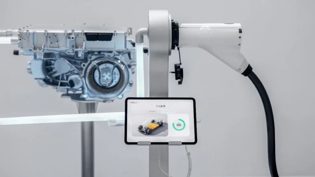 Geely Smart Charge, czyli energia uzupełniona do 70% w 4,5 minuty! - Geely Smart Charging i BYD 1