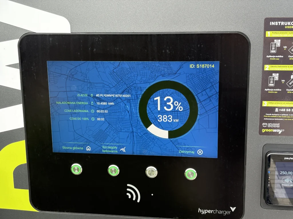 XPENG G9: 391 kW na ładowarce i 12 minut do 80 procent. "Elektryki" zmieniają się szybko - IMG 2978