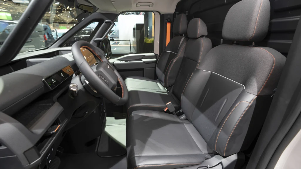 Elektryczny PV7 z baterią 96,2 kWh. Kia szykuje aż 23 wersje - Kia PV7 Cargo swiatowa premiera 11