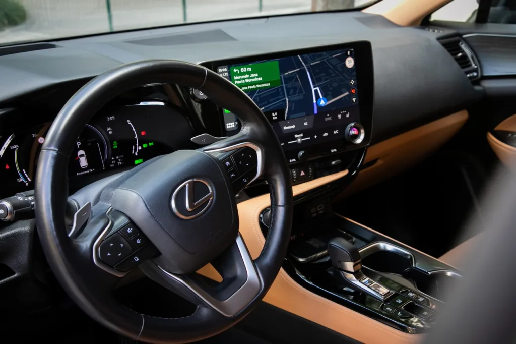 Lexus NX 2027 po dużej modernizacji. Większa bateria i ponad 100 km na prądzie! - Lexus NX 4