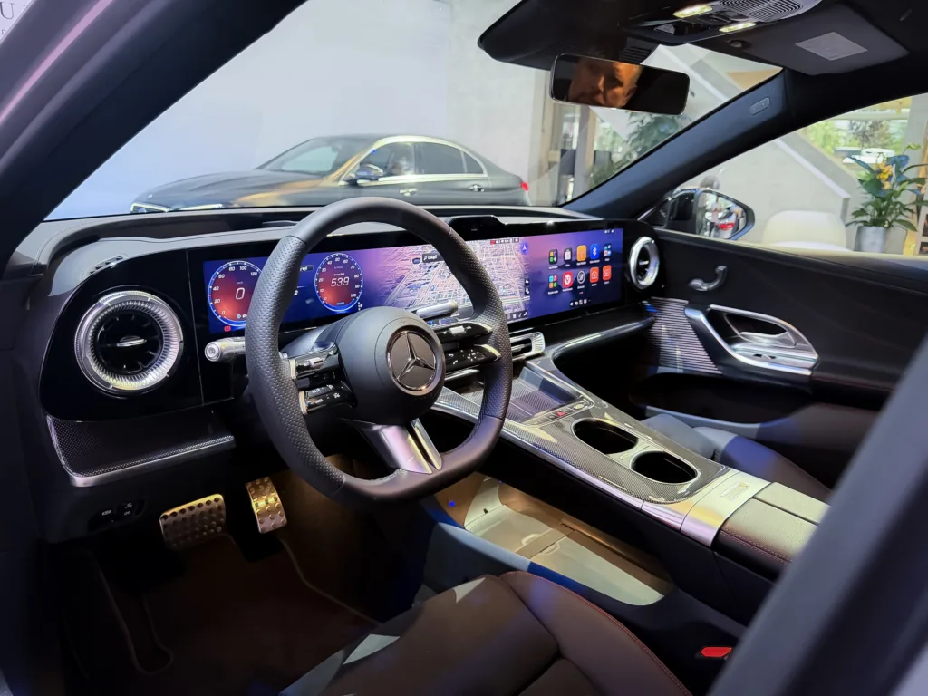 Mercedes C 400 EQ wjechał do Polski. Elektryczna Klasa C startuje od 299 900 zł Mercedes C 400 EQ wjechał do Polski. Elektryczna Klasa C startuje od 299 900 zł - MB C400 EQ 4
