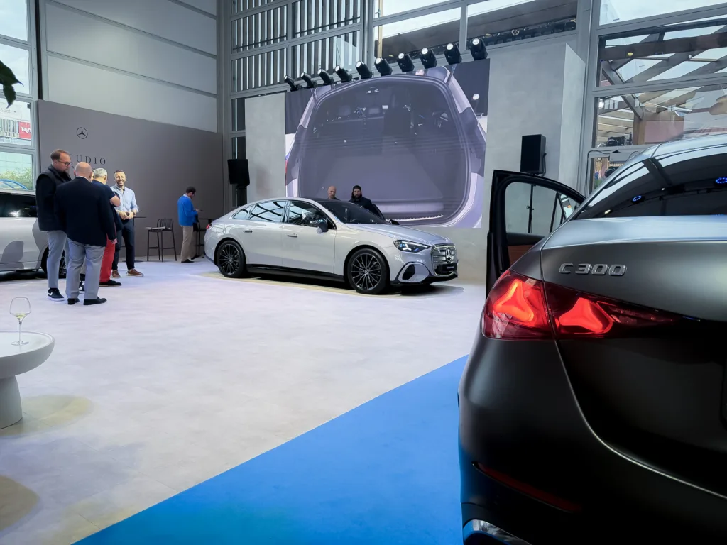 Mercedes C 400 EQ wjechał do Polski. Elektryczna Klasa C startuje od 299 900 zł Mercedes C 400 EQ wjechał do Polski. Elektryczna Klasa C startuje od 299 900 zł - MB C400 EQ 5