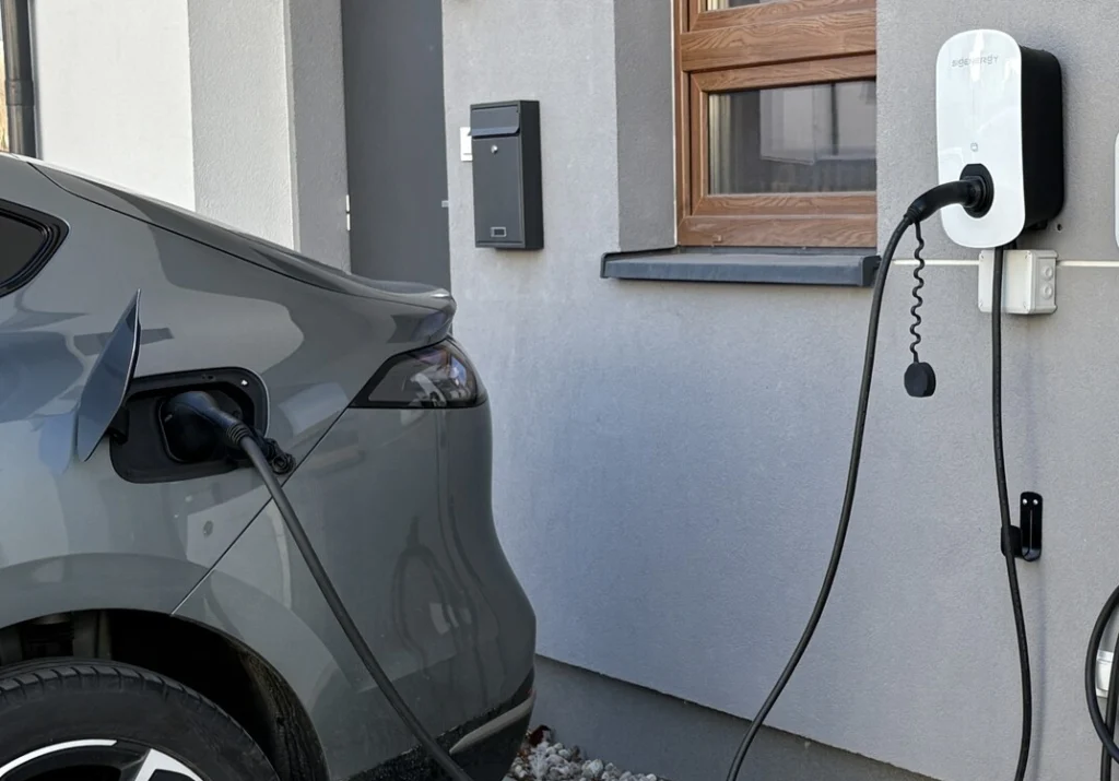 Chińskie „elektryki” coraz mocniej wspierają sieć energetyczną. 86 mln kW mocy wspierającej do 2030 roku! Chińskie „elektryki” coraz mocniej wspierają sieć energetyczną. 86 mln kW mocy wspierającej do 2030 roku! - Magazyny energii ruszyly z impetem 1