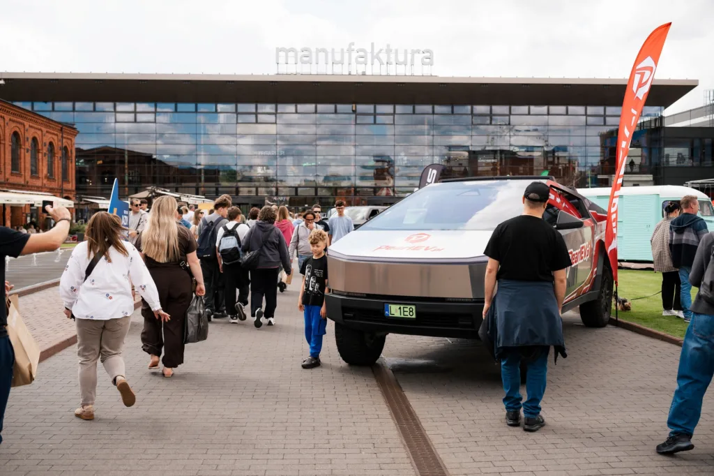 New Mobility Experience 2026: ponad 500 jazd testowych i 100 aut na EV Light Show - NMExp Lodz 19