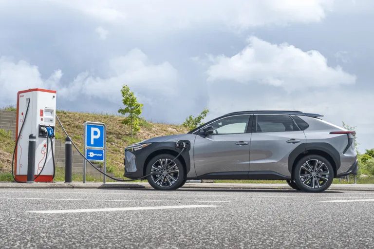 Strona główna Strona główna - PHEV emisje Toyotoa bZ4X 2
