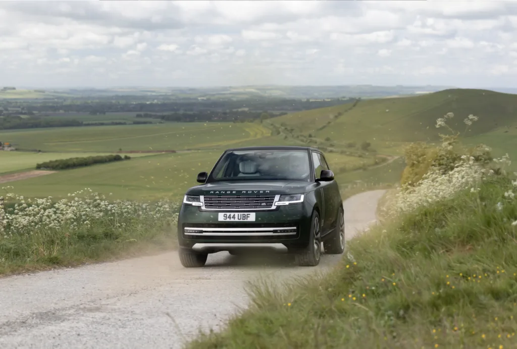 Brytyjska ikona motoryzacji teraz na prąd. Range Rover Electric ma 550 KM i wielką baterię - RANGE ROVER ELECTRIC 3