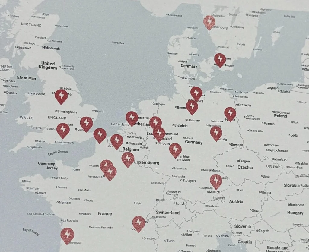 Tesla z siecią ładowania ciężarówek w Europie. Ponad 100 Megachargerów na start, ale Polski na razie brak Tesla z siecią ładowania ciężarówek w Europie. Ponad 100 Megachargerów na start, ale Polski na razie brak - Tesla megawatowe ladowarki w Europie mapa 1