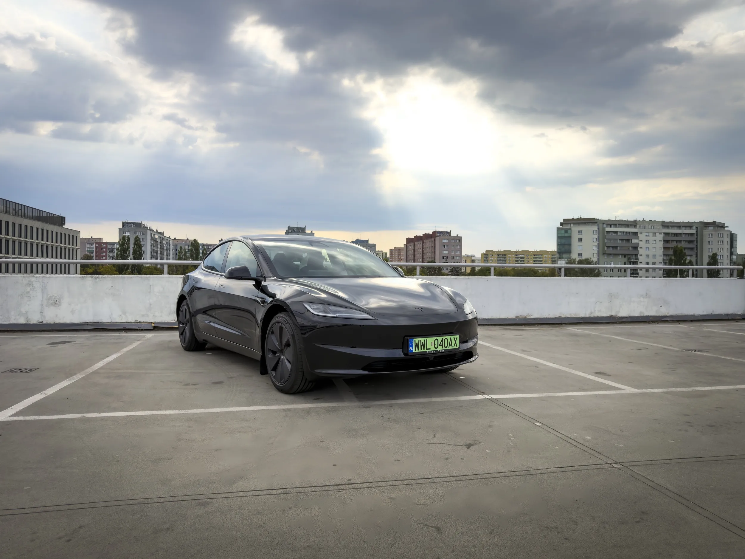 Tesla_3RWD_1