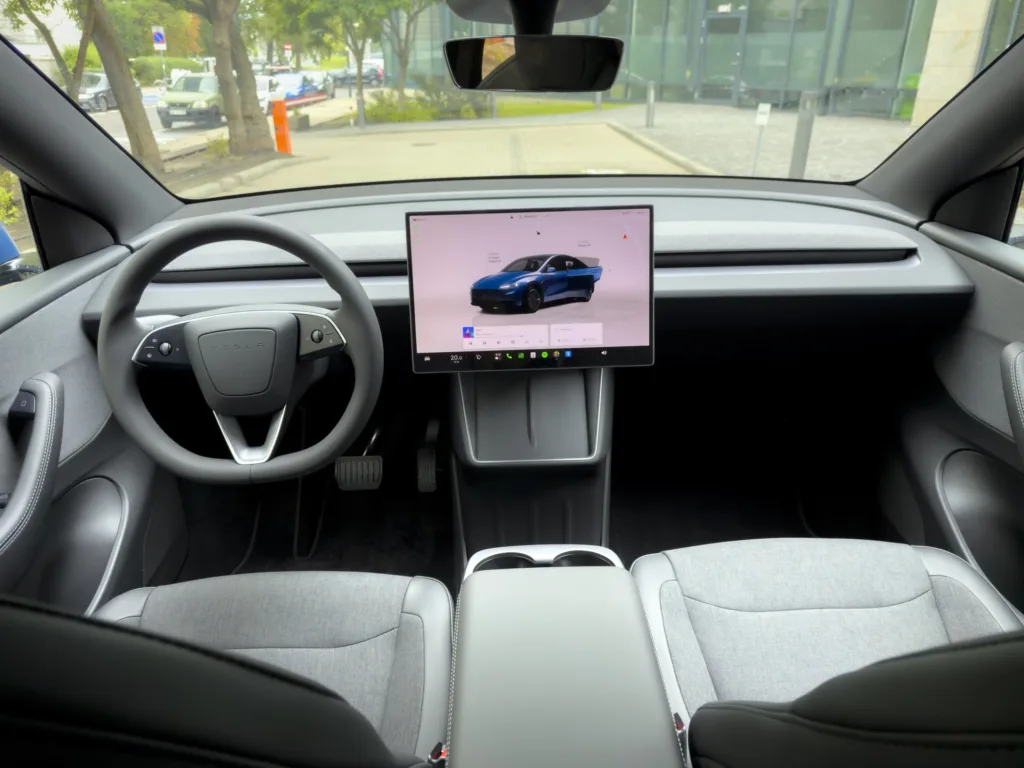 Tesla Model Y – testowaliśmy „biedawersję" bestsellera. Okazja czy pułapka cenowa? - Tesla Y