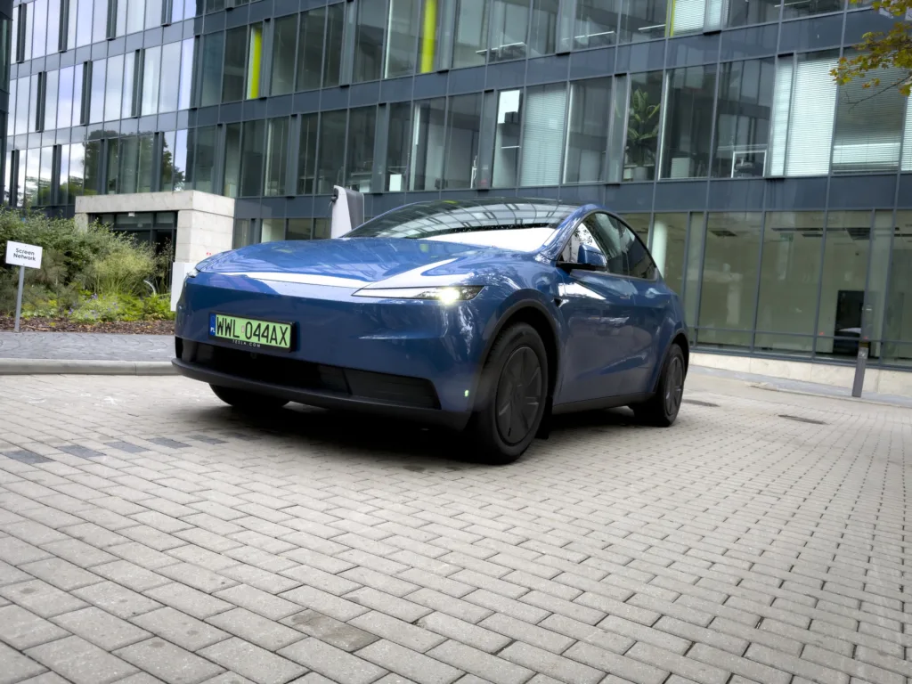 Tesla Model Y – testowaliśmy „biedawersję" bestsellera. Okazja czy pułapka cenowa? - Tesla Y 11