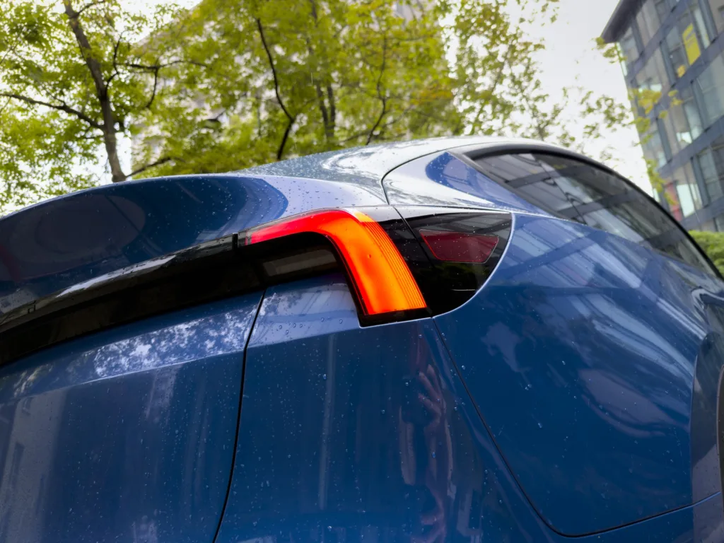 Tesla Model Y – testowaliśmy „biedawersję" bestsellera. Okazja czy pułapka cenowa? - Tesla Y 16
