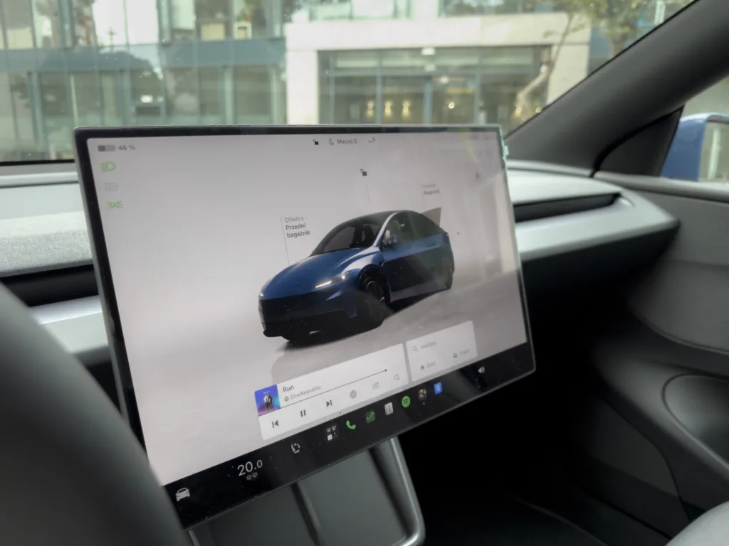Tesla Model Y – testowaliśmy „biedawersję" bestsellera. Okazja czy pułapka cenowa? - Tesla Y 4